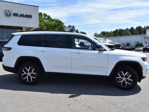 Used 2025 Jeep Grand Cherokee L Limited w/ Luxury Tech Group II image 10