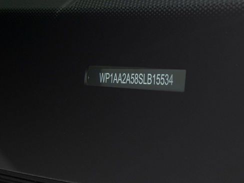 Certified 2025 Porsche Macan image 41