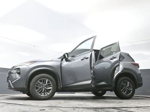 Used 2024 Nissan Rogue S image 75