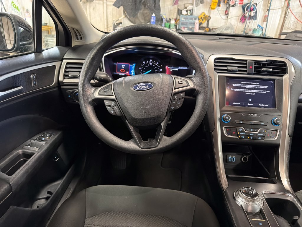 Used 2019 Ford Fusion SE FWD image 17