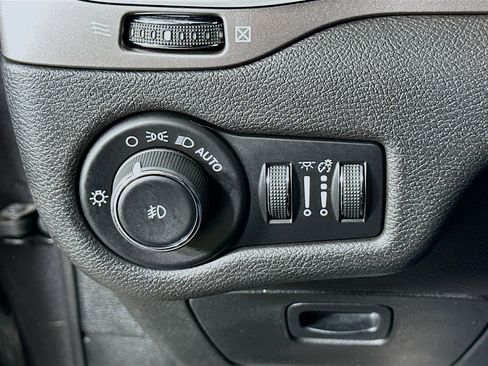 Used 2019 Jeep Cherokee Latitude Plus image 16