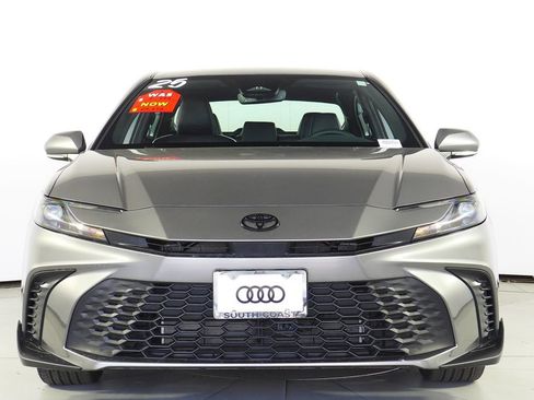 Used 2025 Toyota Camry SE w/ Convenience Package image 3