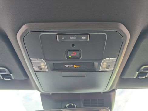 Certified 2025 Toyota Tacoma SR5 AWD/4WD image 24