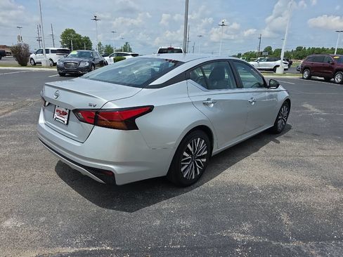 Used 2024 Nissan Altima 2.5 SV FWD image 6