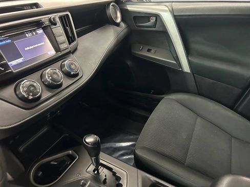 Used 2017 Toyota RAV4 LE AWD/4WD image 10