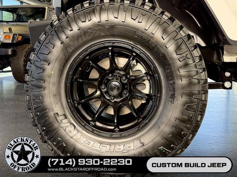 Used 2024 Jeep Wrangler Unlimited Sahara AWD/4WD image 30