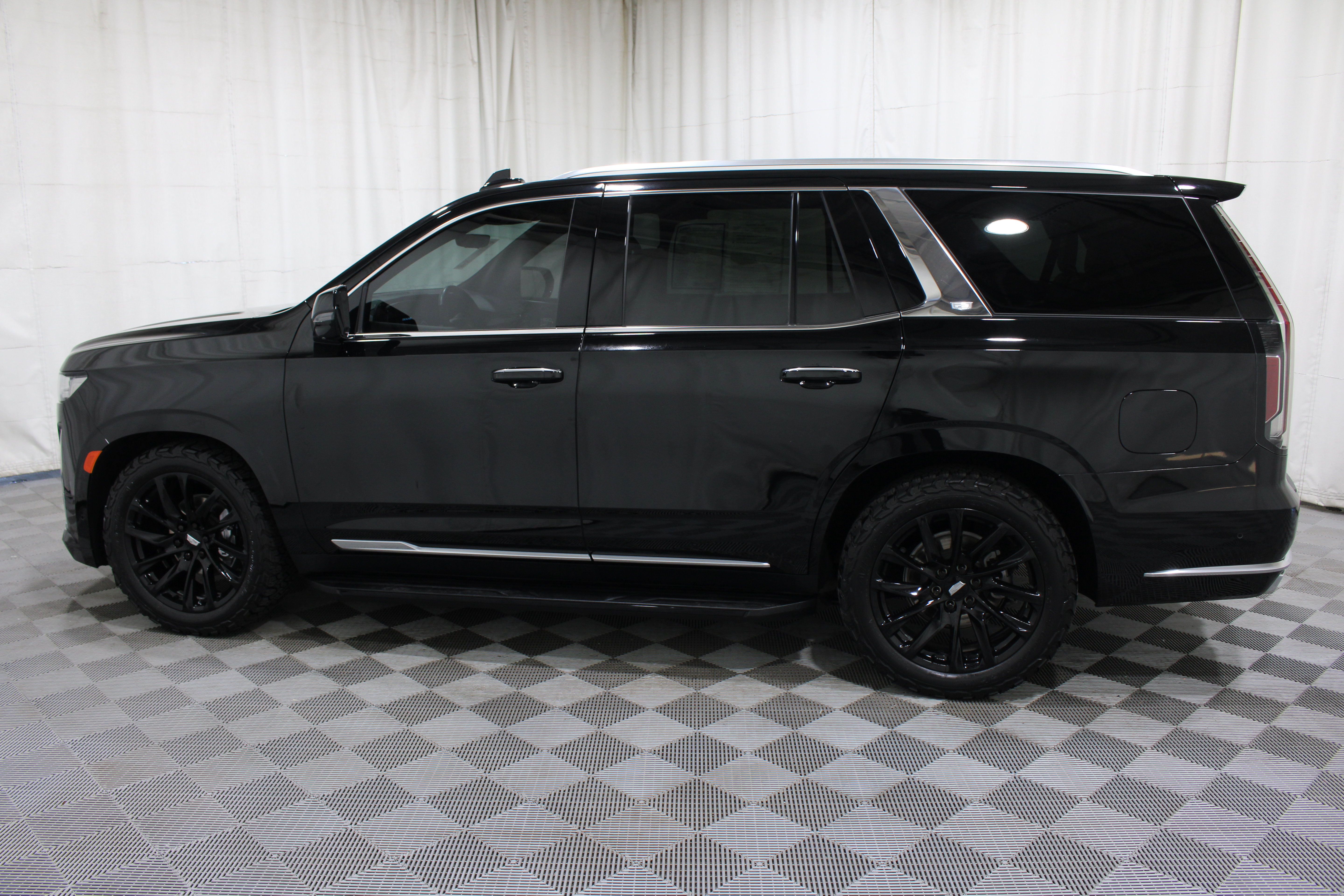 Used 2021 Cadillac Escalade Premium Luxury w/ Driver Assist Tech Package AWD/4WD image 37