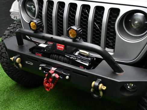 Used 2020 Jeep Gladiator Rubicon AWD/4WD image 2