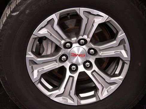 Used 2025 GMC Sierra 1500 SLT image 9