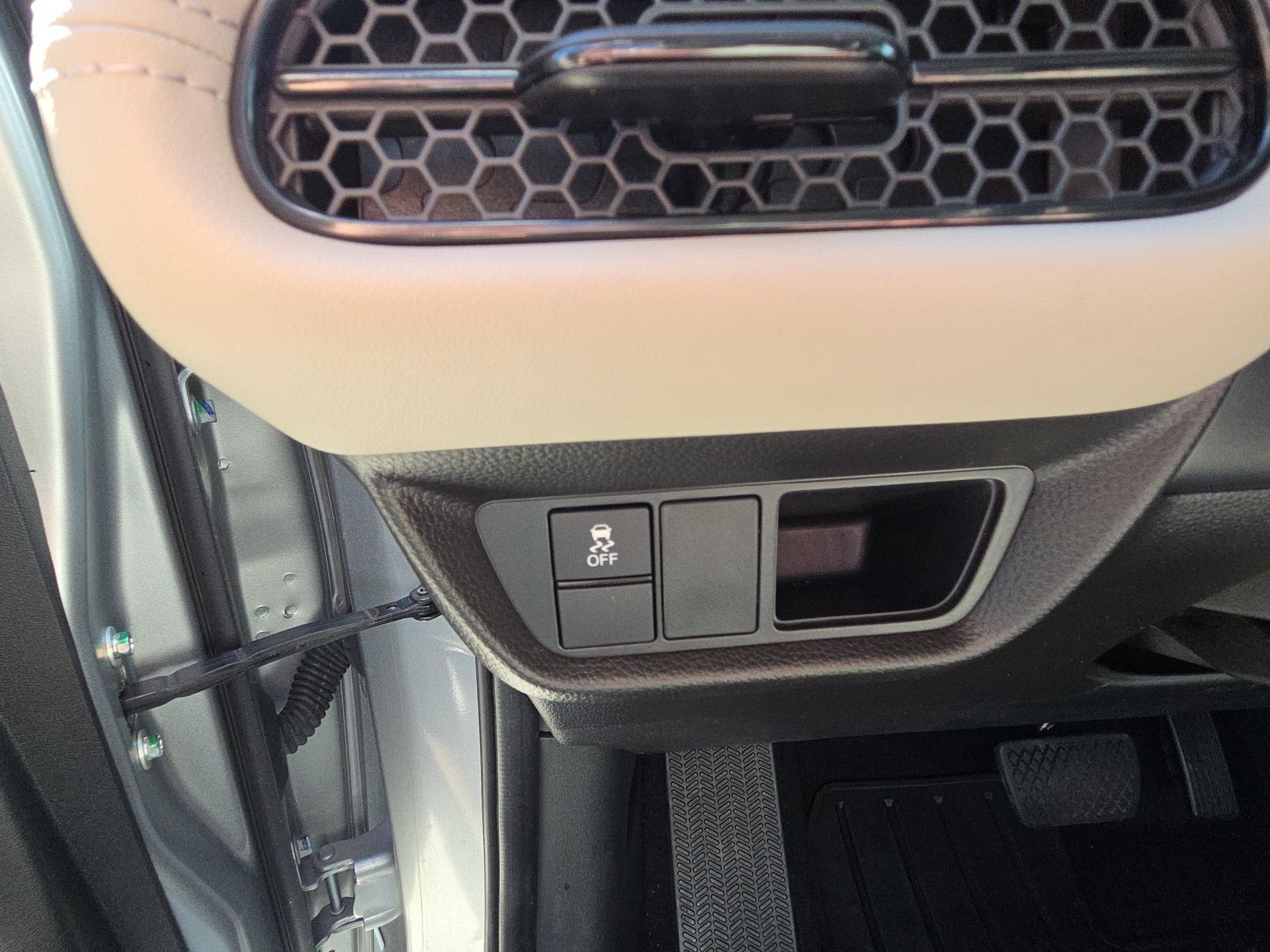 Used 2025 Honda HR-V LX image 12