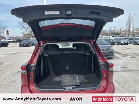 Used 2021 Toyota Highlander LE image 12