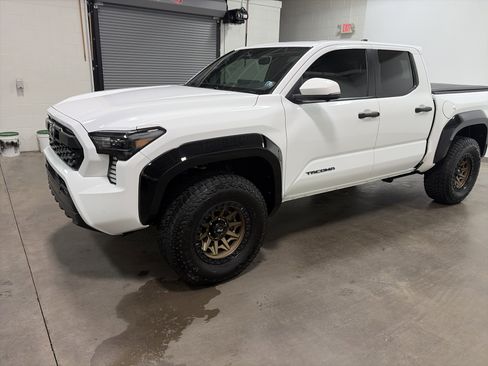 Used 2024 Toyota Tacoma TRD Off-Road w/ TRD Off Road Premium Package image 6