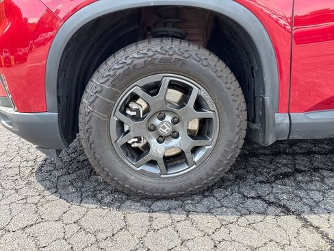 Used 2025 Honda Pilot TrailSport image 34