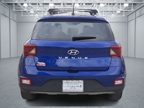 Used 2024 Hyundai Venue Limited FWD image 4