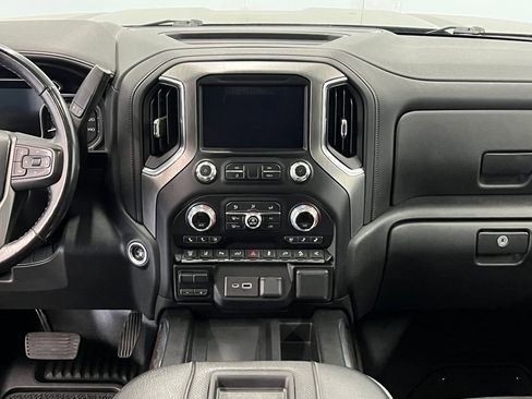 Used 2022 GMC Sierra 2500 Denali w/ Denali Black Diamond Edition AWD/4WD image 21
