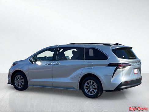 Certified 2024 Toyota Sienna XLE FWD image 5