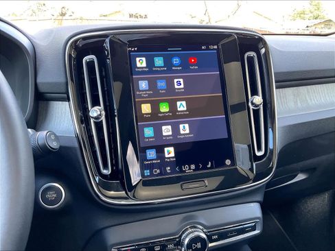 Used 2025 Volvo XC40 B5 Plus image 37