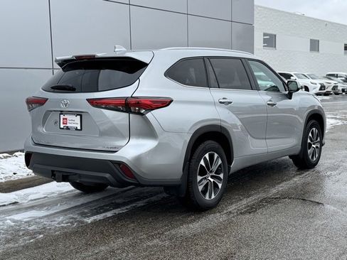 Certified 2022 Toyota Highlander XLE image 42
