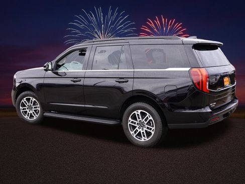 Used 2025 Ford Expedition Active AWD/4WD image 8