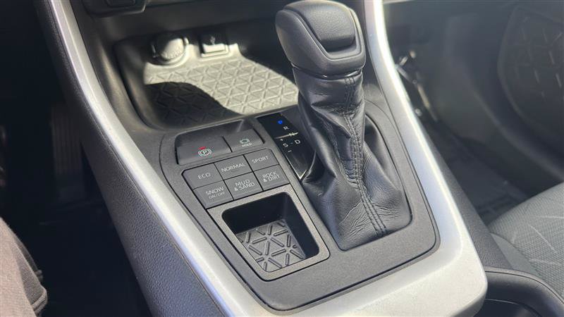 Used 2021 Toyota RAV4 XLE AWD/4WD image 36