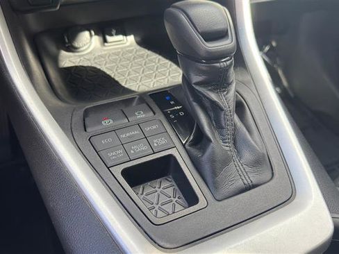 Used 2021 Toyota RAV4 XLE AWD/4WD image 36