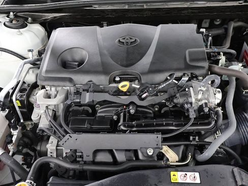 Used 2021 Toyota Camry LE image 17