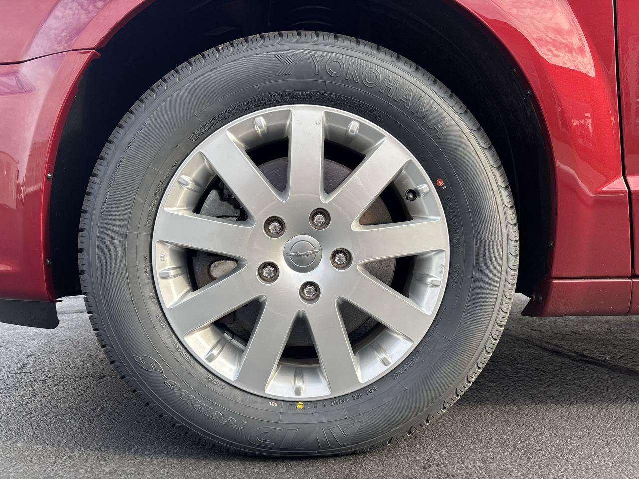 Used 2016 Chrysler Town & Country Touring w/ Driver Convenience Group FWD image 33