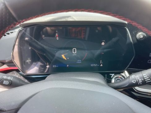 Used 2024 Chevrolet Trax RS w/ Sunroof Package image 14