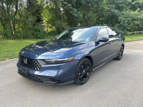 Used 2025 Honda Accord SE image 1