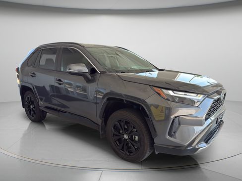 Used 2022 Toyota RAV4 SE AWD/4WD image 6