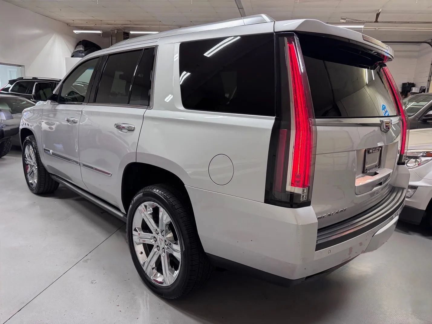 Used 2016 Cadillac Escalade Premium AWD/4WD image 5