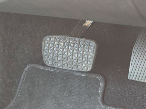 Used 2024 Chevrolet Equinox EV LT image 16