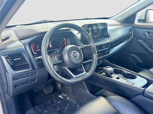 Used 2021 Nissan Rogue Platinum image 10