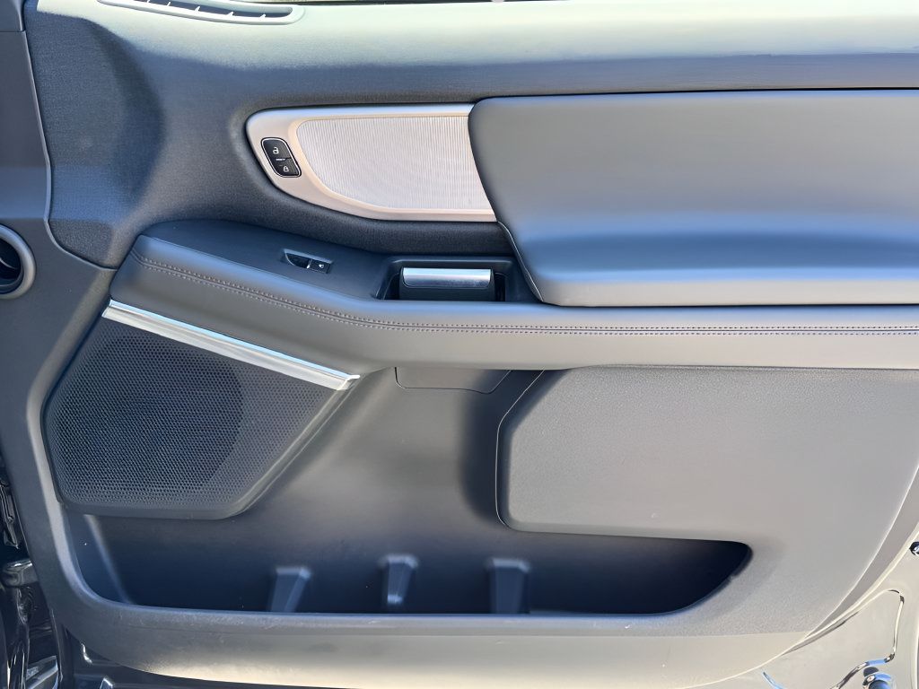 Used 2025 Ford Expedition Max Active RWD image 10