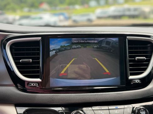 Used 2024 Chrysler Pacifica Touring-L FWD image 35