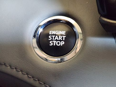 Used 2023 Toyota Highlander L image 22