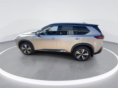 Used 2021 Nissan Rogue Platinum image 5