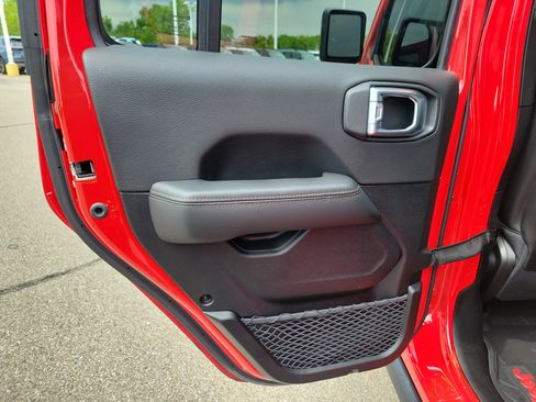 Used 2023 Jeep Wrangler Unlimited Rubicon 392 w/ Xtreme Recon 35" Tire Package AWD/4WD image 13