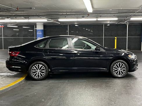 Used 2021 Volkswagen Jetta SE w/ SE Cold Weather Package image 34