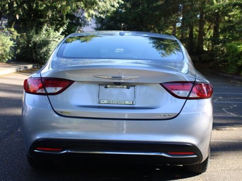 Used 2015 Chrysler 200 Limited w/ Convenience Group FWD image 11