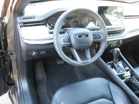 Used 2024 Jeep Compass Limited AWD/4WD image 12