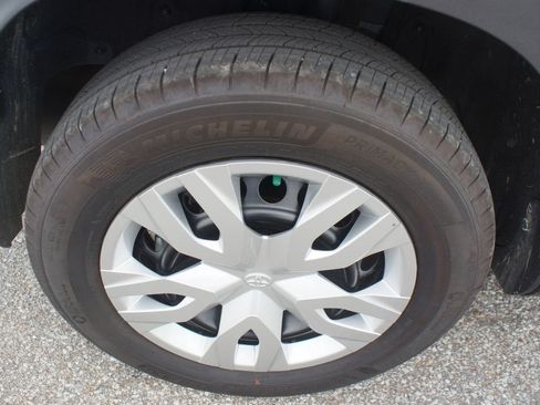 Used 2025 Toyota Corolla Cross L FWD image 23