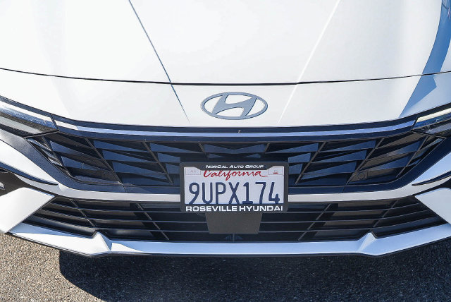 Certified 2025 Hyundai Elantra SEL FWD image 8