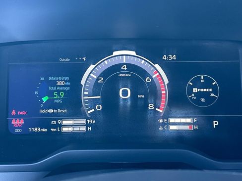 Used 2025 Toyota Tundra Limited AWD/4WD image 28