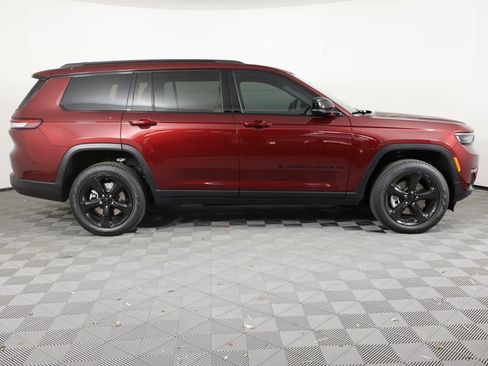 Used 2025 Jeep Grand Cherokee L Limited w/ Black Appearance Package image 4