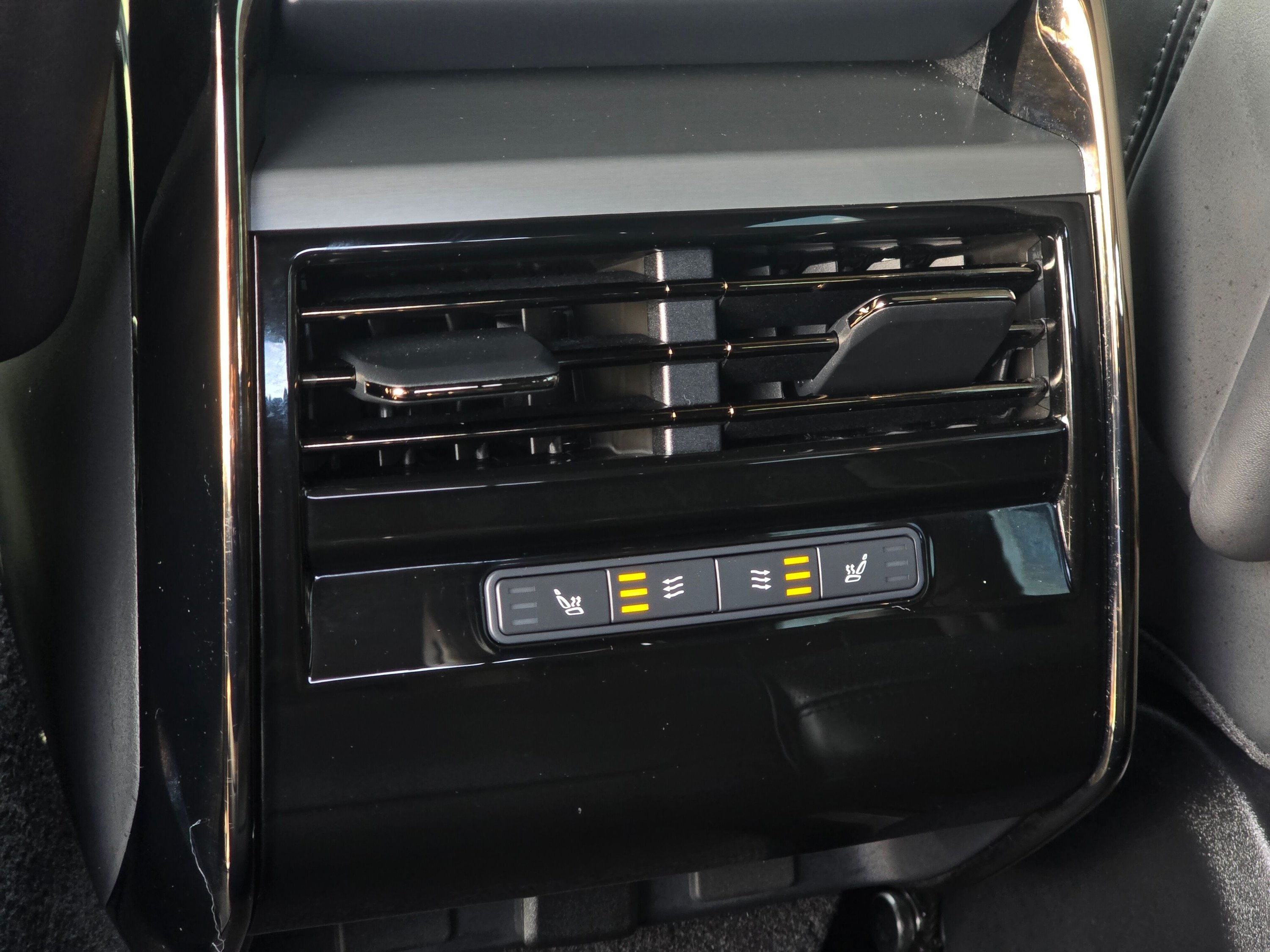 Used 2025 Land Rover Range Rover Sport SE AWD/4WD image 17