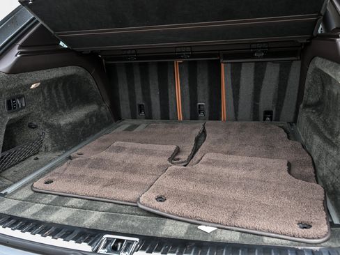 Used 2022 Bentley Bentayga AWD/4WD image 14