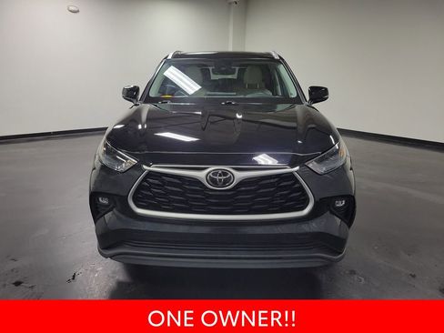 Used 2024 Toyota Highlander XLE AWD/4WD image 3