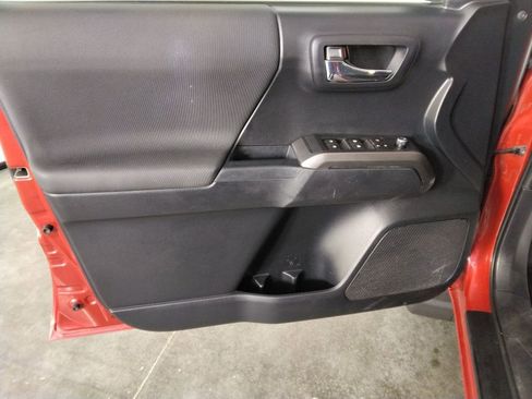 Used 2018 Toyota Tacoma TRD Sport image 24