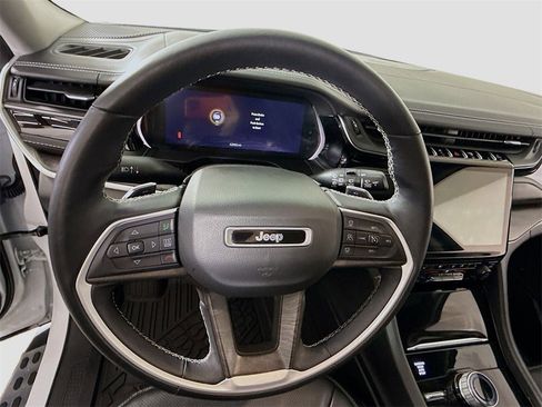 Used 2022 Jeep Grand Cherokee Limited w/ Luxury Tech Group II image 5